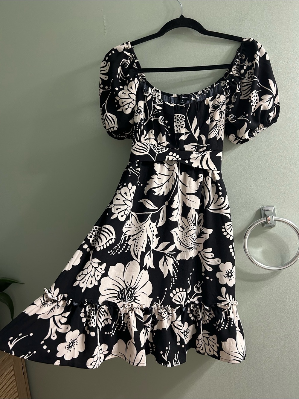 NWT Blu Pepper Women's Pleat Bust Puff Sleeve Mini Dress - Picture 3 of 7